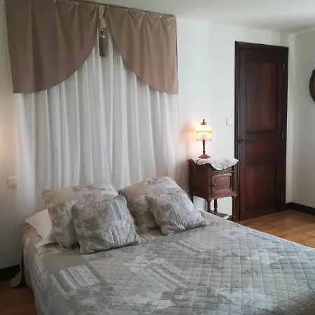 度假居 De La Croix Du Bourg *