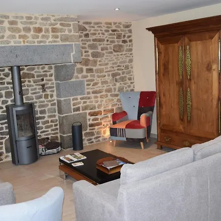 De La Croix Du Bourg Le Mesnil-Ozenne