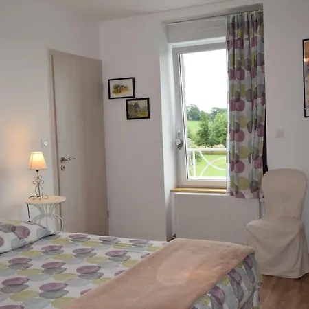 De La Croix Du Bourg Le Mesnil-Ozenne