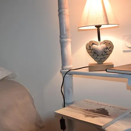 בית נופש De La Croix Du Bourg Le Mesnil-Ozenne