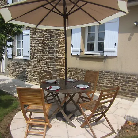 De La Croix Du Bourg Le Mesnil-Ozenne