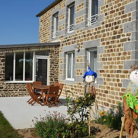 De La Croix Du Bourg Le Mesnil-Ozenne