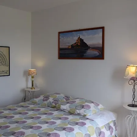 Tatil Evi De La Croix Du Bourg *