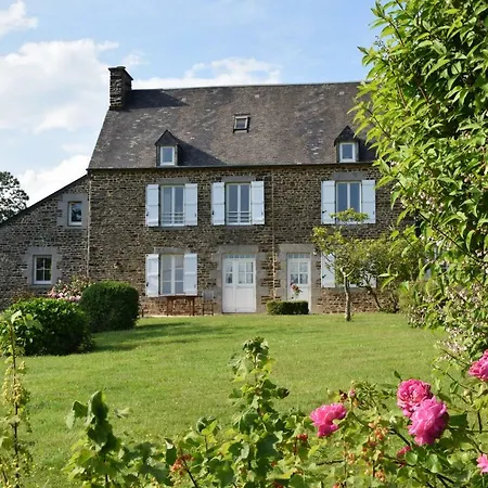 De La Croix Du Bourg Le Mesnil-Ozenne