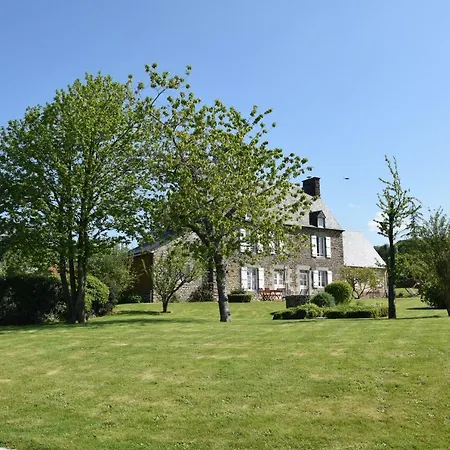 De La Croix Du Bourg * Le Mesnil-Ozenne