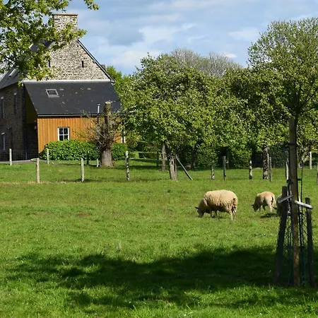 בית נופש De La Croix Du Bourg Le Mesnil-Ozenne