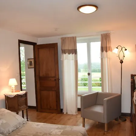 בית נופש De La Croix Du Bourg Le Mesnil-Ozenne