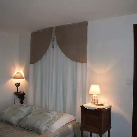 De La Croix Du Bourg Tatil Evi