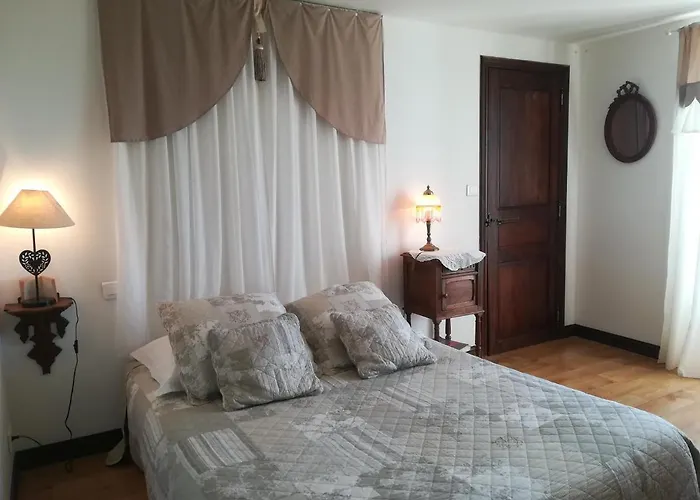 Nyaraló De La Croix Du Bourg *