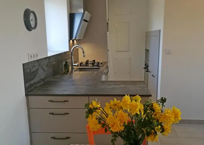 De La Croix Du Bourg Le Mesnil-Ozenne