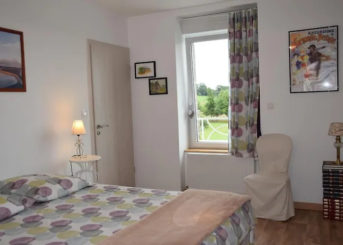 De La Croix Du Bourg Le Mesnil-Ozenne