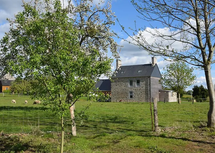 Nyaraló De La Croix Du Bourg Le Mesnil-Ozenne