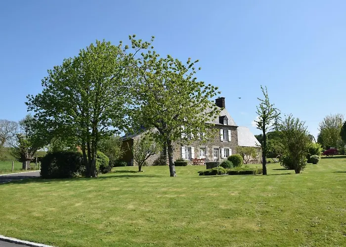 De La Croix Du Bourg * Le Mesnil-Ozenne