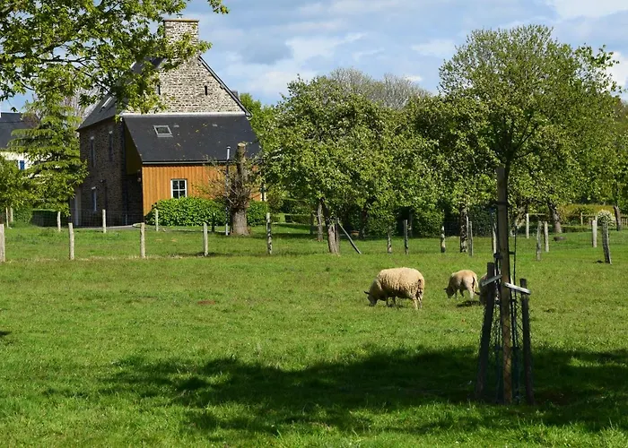 Nyaraló De La Croix Du Bourg Le Mesnil-Ozenne